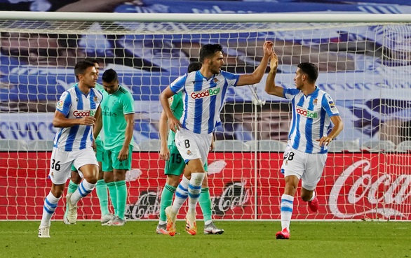 Thắng sít sao Sociedad, Real Madrid trở lại ngôi đầu bảng - Ảnh 3. Thắng sít sao Sociedad, Real Madrid trở lại ngôi đầu bảng - Ảnh 3.