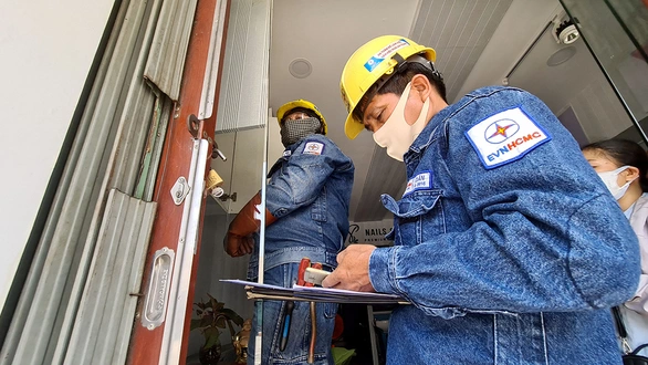EVN nói ghi chỉ số điện sai dẫn đến tăng sốc là sai sót cá nhân - Ảnh 4. EVN nói ghi chỉ số điện sai dẫn đến tăng sốc là sai sót cá nhân - Ảnh 4.