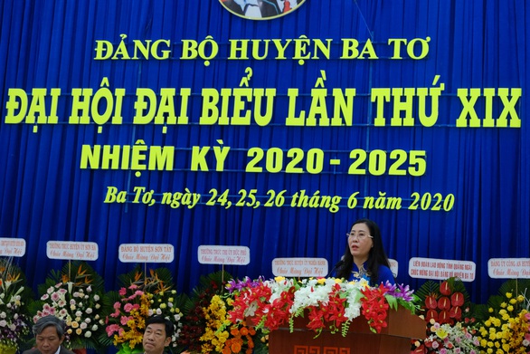 Phó bí thư Quảng Ngãi chỉ đạo đại hội huyện dù bí thư Lê Viết Chữ có mặt - Ảnh 2. Phó bí thư Quảng Ngãi chỉ đạo đại hội huyện dù bí thư Lê Viết Chữ có mặt - Ảnh 2.