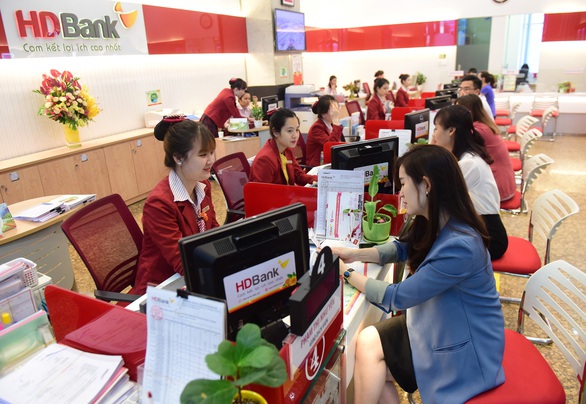 Ngân hàng giảm lãi suất, kích cầu vay tiêu dùng, sản xuất kinh doanh - Ảnh 1. Ngân hàng giảm lãi suất, kích cầu vay tiêu dùng, sản xuất kinh doanh - Ảnh 1.