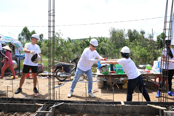 Ngôi làng bền vững: Những tình nguyện viên đặc biệt, xông xáo và nhiệt tình - Ảnh 2. Ngôi làng bền vững: Những tình nguyện viên đặc biệt, xông xáo và nhiệt tình - Ảnh 2.