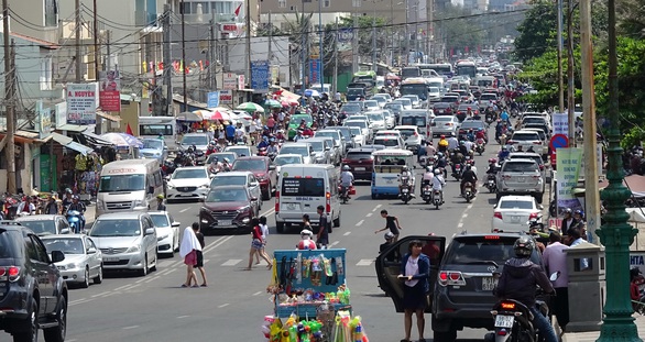 2- xe un u tren duong thuy van 2- xe un u tren duong thuy van