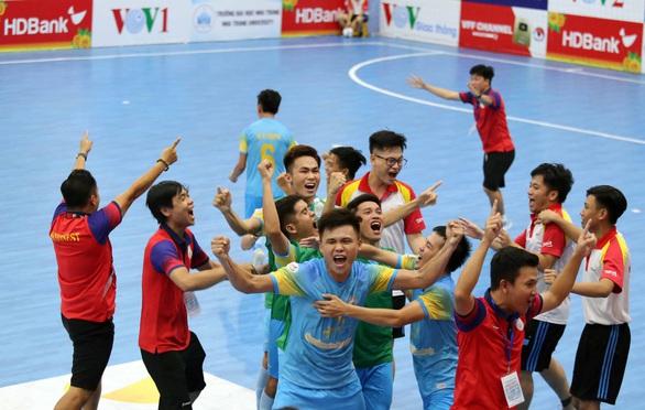 Sanvinest Sanatech Khánh Hòa ngược dòng khó tin trước Sahako - Ảnh 2. Sanvinest Sanatech Khánh Hòa ngược dòng khó tin trước Sahako - Ảnh 2.