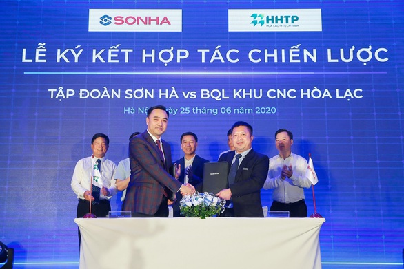 Tập đoàn Sơn Hà ra mắt và ký kết phát triển điện mặt trời áp mái FreeSolar - Ảnh 1. Tập đoàn Sơn Hà ra mắt và ký kết phát triển điện mặt trời áp mái FreeSolar - Ảnh 1.