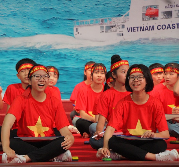Học sinh lớp 8 chiến thắng cuộc thi Em yêu biển đảo quê hương - Ảnh 2. Học sinh lớp 8 chiến thắng cuộc thi Em yêu biển đảo quê hương - Ảnh 2.