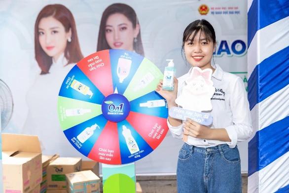 Hoa hậu Đỗ Mỹ Linh và Lương Thùy Linh giao lưu tại Ngày hội tư vấn tuyển sinh hướng nghiệp 2020 - Ảnh 5. Hoa hậu Đỗ Mỹ Linh và Lương Thùy Linh giao lưu tại Ngày hội tư vấn tuyển sinh hướng nghiệp 2020 - Ảnh 5.