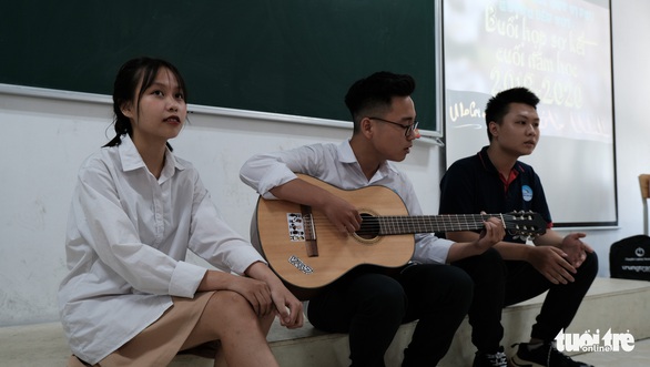 Buổi họp phụ huynh đặc biệt: MC song ngữ, cô giáo thành khách mời - Ảnh 2. Buổi họp phụ huynh đặc biệt: MC song ngữ, cô giáo thành khách mời - Ảnh 2.