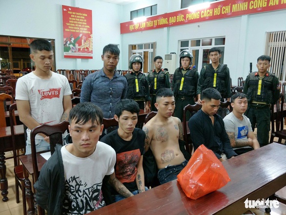 Bắt thêm nhiều thanh niên vụ chém nhau như phim trên phố - Ảnh 4. Bắt thêm nhiều thanh niên vụ chém nhau như phim trên phố - Ảnh 4.