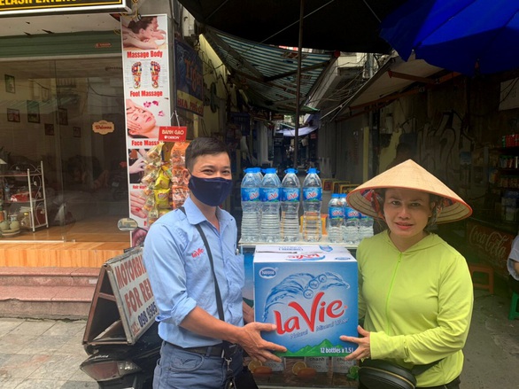Món quà bất ngờ dành cho 12.000 cơ sở kinh doanh nhỏ bị ảnh hưởng từ COVID-19 - Ảnh 2. Món quà bất ngờ dành cho 12.000 cơ sở kinh doanh nhỏ bị ảnh hưởng từ COVID-19 - Ảnh 2.