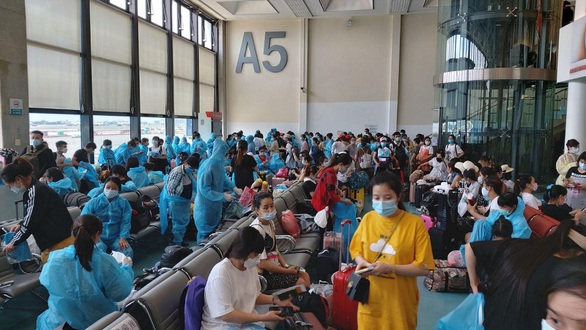 WHO khuyến cáo thận trọng khi mở cửa biên giới, đường bay quốc tế - Ảnh 1. WHO khuyến cáo thận trọng khi mở cửa biên giới, đường bay quốc tế - Ảnh 1.