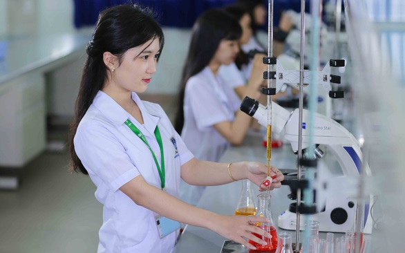 Trường trẻ vào top 10 công bố quốc tế và nghi vấn... mua bài báo khoa học - Ảnh 1. Trường trẻ vào top 10 công bố quốc tế và nghi vấn... mua bài báo khoa học - Ảnh 1.