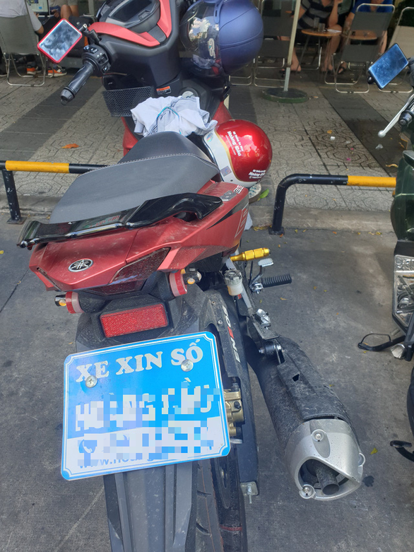 Vụ CSGT Tân Sơn Nhất bị tố đòi tiền người vi phạm: Trung úy M. chưa thừa nhận - Ảnh 2. Vụ CSGT Tân Sơn Nhất bị tố đòi tiền người vi phạm: Trung úy M. chưa thừa nhận - Ảnh 2.