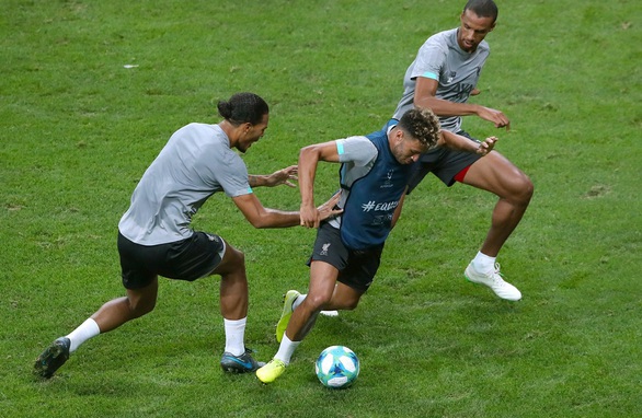 Giải ngoại hạng Anh (Premier League): Ra sức mua chuộc cầu thủ - Ảnh 1. Giải ngoại hạng Anh (Premier League): Ra sức mua chuộc cầu thủ - Ảnh 1.