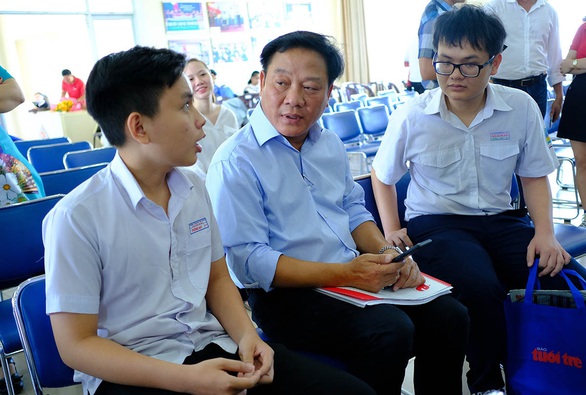 Nối dài vòng tay tiếp sức cho học sinh, sinh viên miền Trung - Ảnh 1. Nối dài vòng tay tiếp sức cho học sinh, sinh viên miền Trung - Ảnh 1.