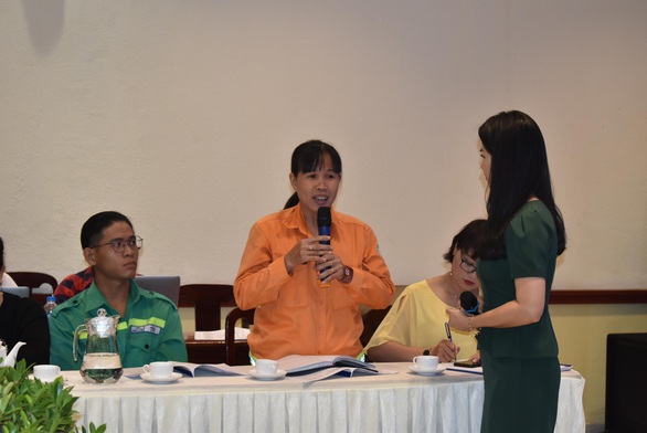 Công nhân công ích chạnh lòng khi nghe ‘Tao không xả rác, tụi mày lấy gì làm’ - Ảnh 1. Công nhân công ích chạnh lòng khi nghe ‘Tao không xả rác, tụi mày lấy gì làm’ - Ảnh 1.