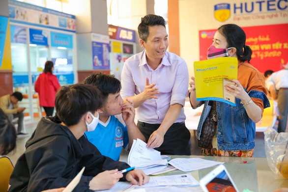 ‘Về đích sớm’ với điểm học bạ từ 18 điểm - Ảnh 2. ‘Về đích sớm’ với điểm học bạ từ 18 điểm - Ảnh 2.