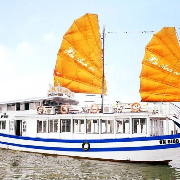 Hạ Long đình chỉ 3 tháng tàu du lịch ăn bớt thời gian của khách - Ảnh 1. Hạ Long đình chỉ 3 tháng tàu du lịch ăn bớt thời gian của khách - Ảnh 1.