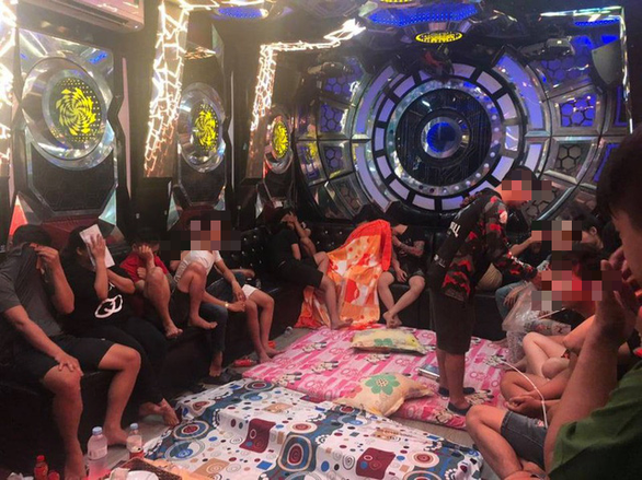 Đột kích quán karaoke, test nhanh phát hiện 68 thanh niên chơi ma túy - Ảnh 1. Đột kích quán karaoke, test nhanh phát hiện 68 thanh niên chơi ma túy - Ảnh 1.