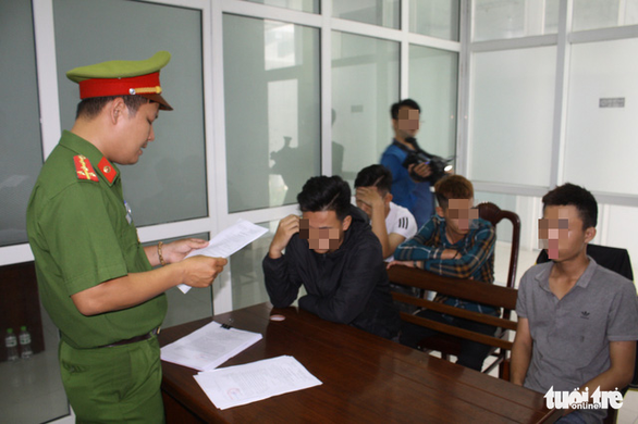Khởi tố 2 người bốc đầu xe náo động cầu Rồng và đường phố Đà Nẵng - Ảnh 1. Khởi tố 2 người bốc đầu xe náo động cầu Rồng và đường phố Đà Nẵng - Ảnh 1.