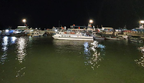 Một người tắm biển chết sau va chạm với xuồng cao tốc của cảnh sát đường thủy - Ảnh 1. Một người tắm biển chết sau va chạm với xuồng cao tốc của cảnh sát đường thủy - Ảnh 1.