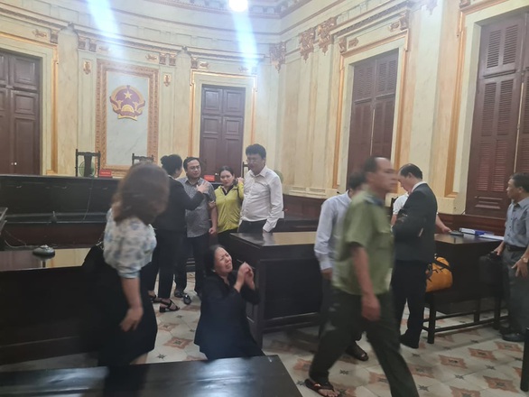 Vì sao VKSND TP.HCM đề nghị hủy án vụ đương sự định nhảy lầu? - Ảnh 1. Vì sao VKSND TP.HCM đề nghị hủy án vụ đương sự định nhảy lầu? - Ảnh 1.