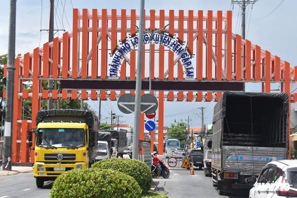 Xây dựng cổng chào TP Long Xuyên trên 6,8 tỉ đồng là lãng phí - Ảnh 3. Xây dựng cổng chào TP Long Xuyên trên 6,8 tỉ đồng là lãng phí - Ảnh 3.
