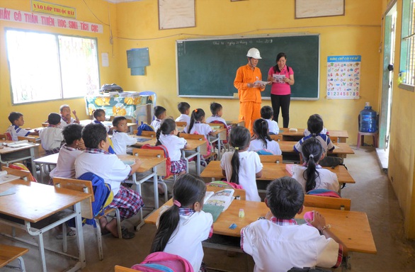Miền Nam cảnh báo an toàn điện mùa mưa bão - Ảnh 3. Miền Nam cảnh báo an toàn điện mùa mưa bão - Ảnh 3.