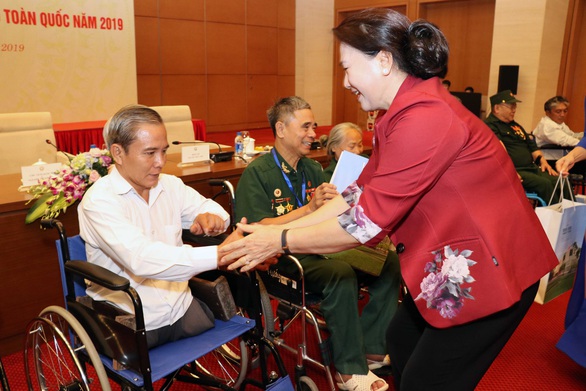 Chủ tịch nước tặng quà cho người có công nhân 73 năm Ngày thương binh - liệt sĩ - Ảnh 1. Chủ tịch nước tặng quà cho người có công nhân 73 năm Ngày thương binh - liệt sĩ - Ảnh 1.