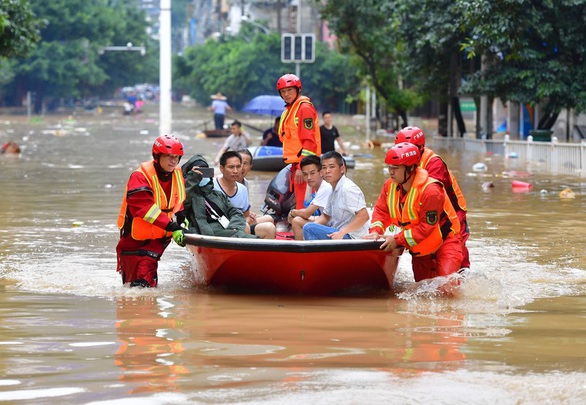 Một tháng mưa liên hồi, dư luận theo dõi sát đập Tam Hiệp - Ảnh 1. Một tháng mưa liên hồi, dư luận theo dõi sát đập Tam Hiệp - Ảnh 1.