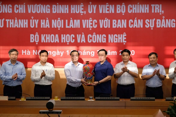 Chủ tịch Hà Nội Nguyễn Đức Chung: ‘Làm rõ ứng dụng KH-CN trong phát triển - Ảnh 1. Chủ tịch Hà Nội Nguyễn Đức Chung: ‘Làm rõ ứng dụng KH-CN trong phát triển - Ảnh 1.