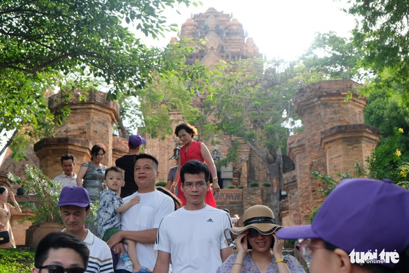 Du lịch Nha Trang giảm giá sâu, khách đông trở lại - Ảnh 4. Du lịch Nha Trang giảm giá sâu, khách đông trở lại - Ảnh 4.