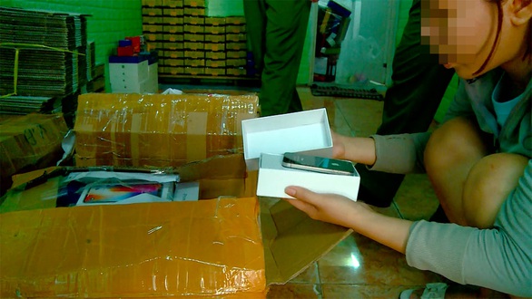 Triệt phá nhóm lừa trúng thưởng qua mạng viễn thông tại Nha Trang - Ảnh 4. Triệt phá nhóm lừa trúng thưởng qua mạng viễn thông tại Nha Trang - Ảnh 4.
