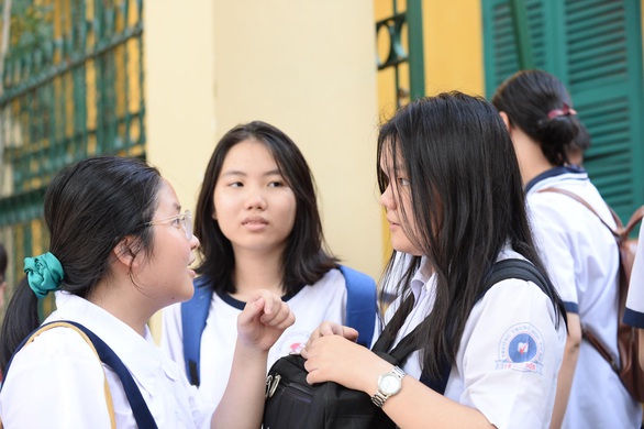 Thí sinh nói đề thi ngoại ngữ lớp 10 TP.HCM bình thường - Ảnh 5. Thí sinh nói đề thi ngoại ngữ lớp 10 TP.HCM bình thường - Ảnh 5.