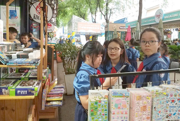 Hội sách thiếu nhi: Bạt ngàn sách, vô số show, tha hồ chơi, tha hồ vẽ - Ảnh 1. Hội sách thiếu nhi: Bạt ngàn sách, vô số show, tha hồ chơi, tha hồ vẽ - Ảnh 1.