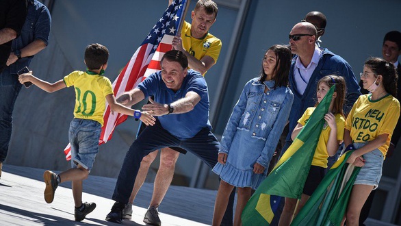 Brazil vượt mốc 2 triệu ca COVID-19, không đủ quan tài chôn người chết - Ảnh 6. Brazil vượt mốc 2 triệu ca COVID-19, không đủ quan tài chôn người chết - Ảnh 6.