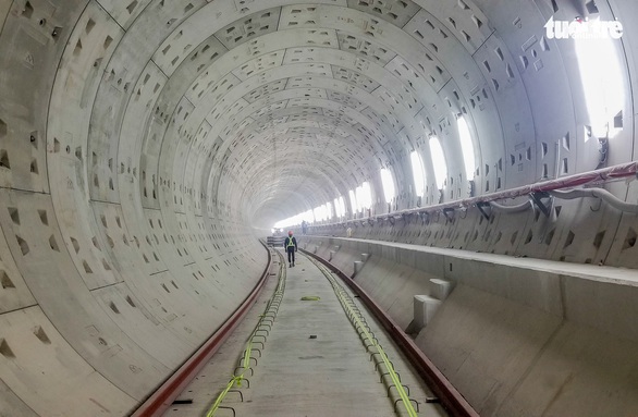 Lãnh đạo Ủy ban MTTQ TP tham quan ga metro TP và tặng quà cho công nhân - Ảnh 6. Lãnh đạo Ủy ban MTTQ TP tham quan ga metro TP và tặng quà cho công nhân - Ảnh 6.