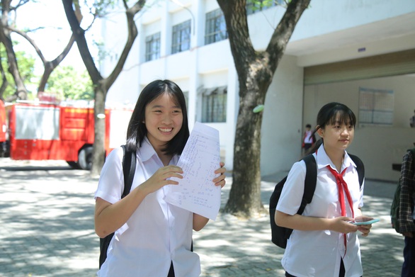 Đề thi Toán lớp 10 Đà Nẵng dài và khó đạt điểm tối đa - Ảnh 5. Đề thi Toán lớp 10 Đà Nẵng dài và khó đạt điểm tối đa - Ảnh 5.