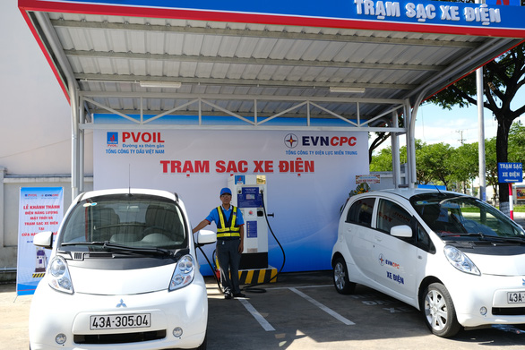 Đà Nẵng đưa vào sử dụng trạm sạc xe điện tại cửa hàng xăng dầu - Ảnh 1. Đà Nẵng đưa vào sử dụng trạm sạc xe điện tại cửa hàng xăng dầu - Ảnh 1.
