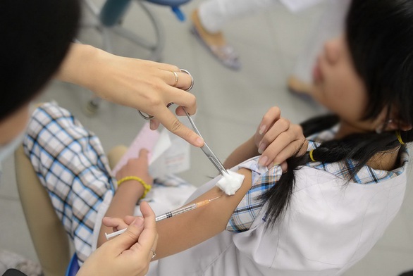 Phòng chống bệnh bạch hầu: Ai cần tiêm ngừa, chi phí ra sao? - Ảnh 1. Phòng chống bệnh bạch hầu: Ai cần tiêm ngừa, chi phí ra sao? - Ảnh 1.