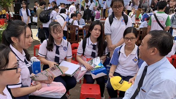Bộ GD-ĐT định hướng ôn thi tốt nghiệp tại chương trình tư vấn cuối tuần này - Ảnh 1. Bộ GD-ĐT định hướng ôn thi tốt nghiệp tại chương trình tư vấn cuối tuần này - Ảnh 1.