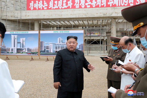 Ông Kim Jong Un đòi thay quan chức kêu gọi dân góp tiền xây bệnh viện - Ảnh 1. Ông Kim Jong Un đòi thay quan chức kêu gọi dân góp tiền xây bệnh viện - Ảnh 1.