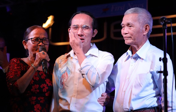 Hà Chương:Không nhìn thấy ánh sáng, bóng tối với tôi là bạn, là món quà - Ảnh 2. Hà Chương:Không nhìn thấy ánh sáng, bóng tối với tôi là bạn, là món quà - Ảnh 2.