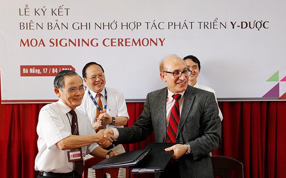 Học Dược sĩ Đại học DTU để trở thành những Dược sĩ có chuyên môn và trách nhiệm - Ảnh 1. Học Dược sĩ Đại học DTU để trở thành những Dược sĩ có chuyên môn và trách nhiệm - Ảnh 1.
