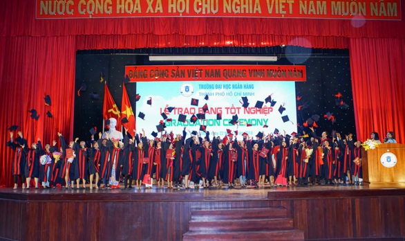 Vượt qua rào cản tiếng Anh bằng một chương trình căn bản và hệ thống - Ảnh 2. Vượt qua rào cản tiếng Anh bằng một chương trình căn bản và hệ thống - Ảnh 2.