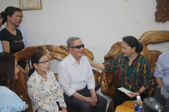 Chủ tịch Quốc hội thăm, tặng quà gia đình chính sách Quảng Nam - Ảnh 1. Chủ tịch Quốc hội thăm, tặng quà gia đình chính sách Quảng Nam - Ảnh 1.