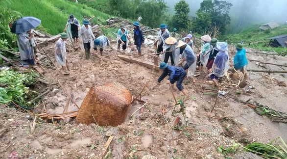Chồng chết đứng nhìn vợ con bị đất đá vùi lấp do mưa lớn ở Hà Giang - Ảnh 1. Chồng chết đứng nhìn vợ con bị đất đá vùi lấp do mưa lớn ở Hà Giang - Ảnh 1.