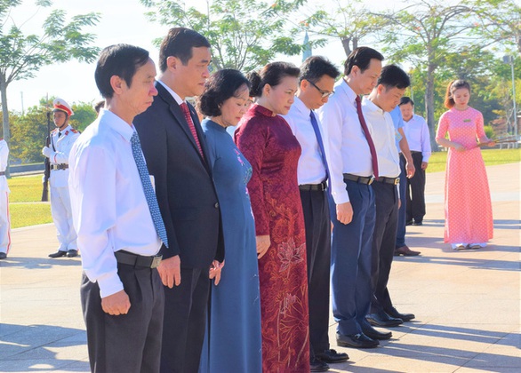 Chủ tịch Quốc hội trao bằng Tổ quốc ghi công cho thân nhân liệt sĩ - Ảnh 3. Chủ tịch Quốc hội trao bằng Tổ quốc ghi công cho thân nhân liệt sĩ - Ảnh 3.