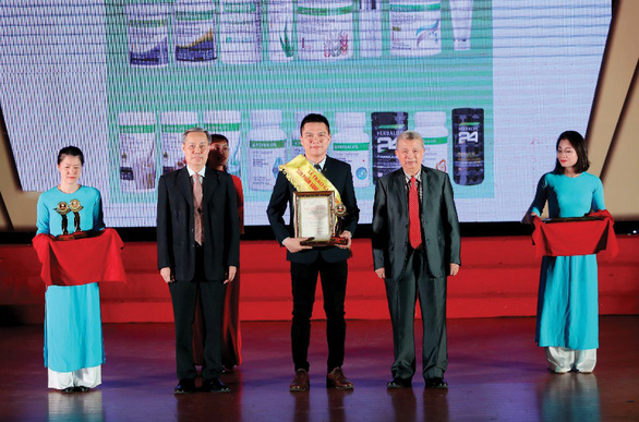 Herbalife Việt Nam nhận Giải thưởng Sản phẩm Vàng vì Sức khỏe Cộng đồng năm 2020 - Ảnh 2. Herbalife Việt Nam nhận Giải thưởng Sản phẩm Vàng vì Sức khỏe Cộng đồng năm 2020 - Ảnh 2.
