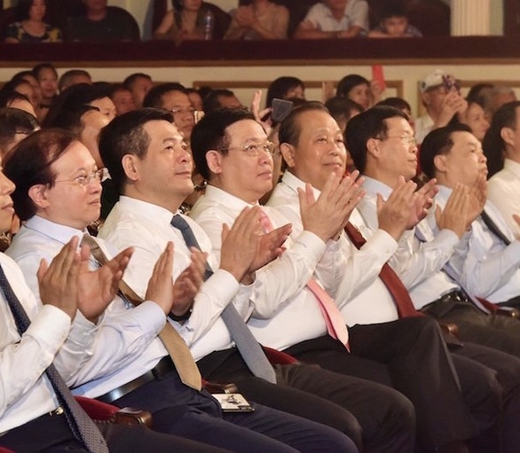 Chương trình Màu hoa đỏ Món quà ý nghĩa tri ân những người có công - Ảnh 1. Chương trình Màu hoa đỏ Món quà ý nghĩa tri ân những người có công - Ảnh 1.