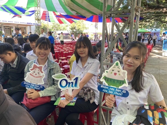 Nhìn lại hành trình của chương trình tư vấn tuyển sinh - hướng nghiệp 2020 - Ảnh 2. Nhìn lại hành trình của chương trình tư vấn tuyển sinh - hướng nghiệp 2020 - Ảnh 2.